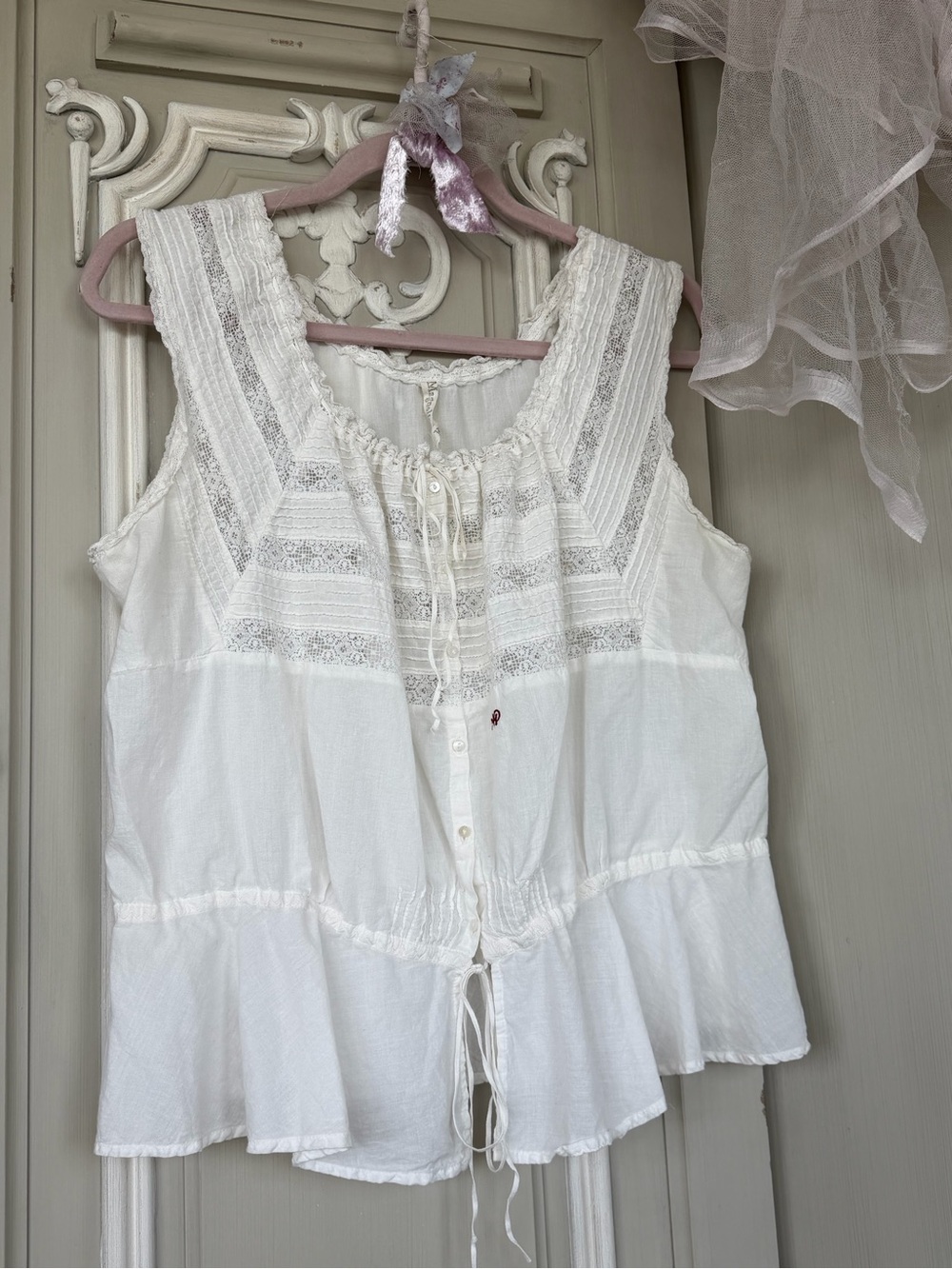 MAGNOLIA PEARL🍃❤️🍃 VERY RARE, Beautiful White Lace-Trim Camisole Blouse, OSFM